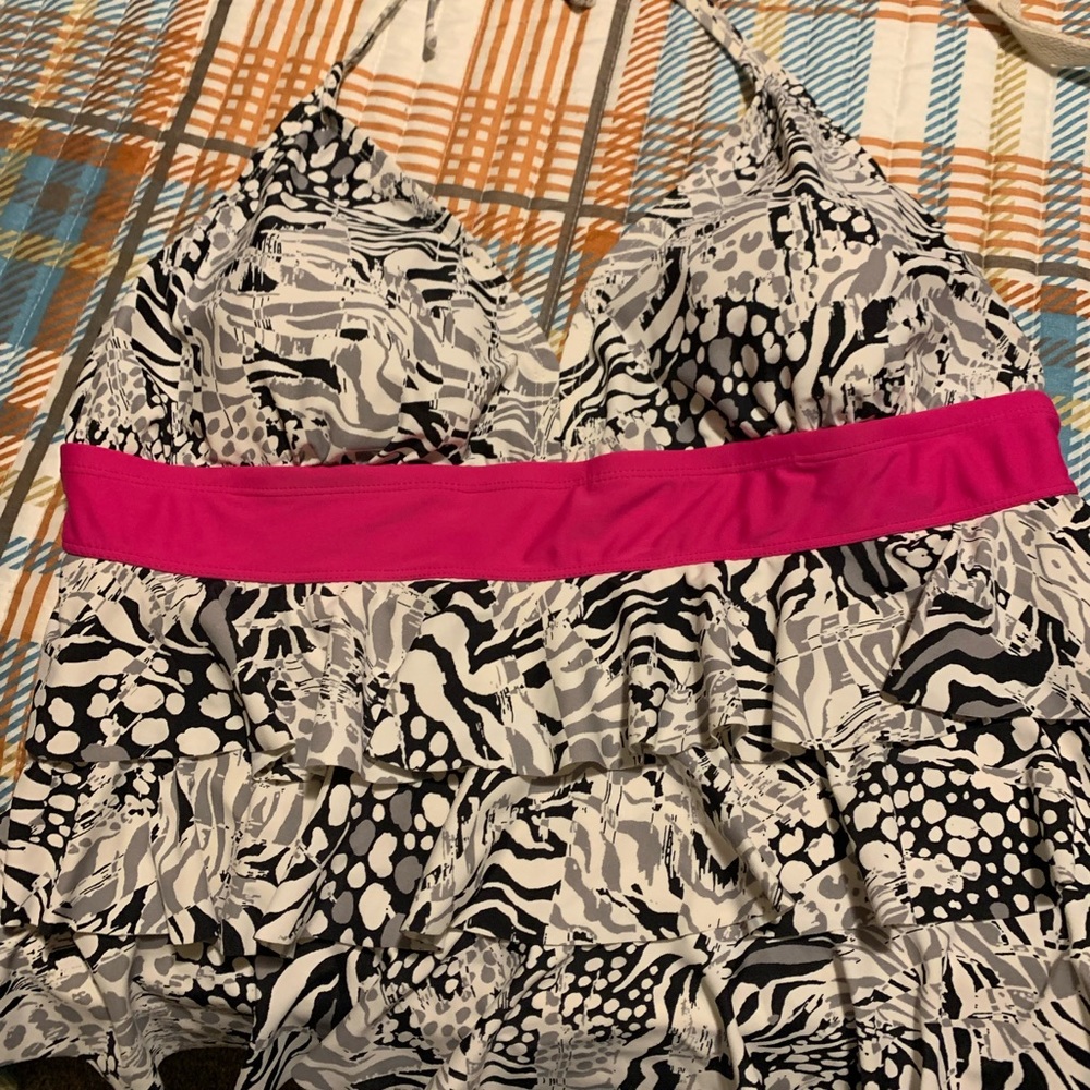 Cute Catalina Tankini Top - Picture 7 of 11